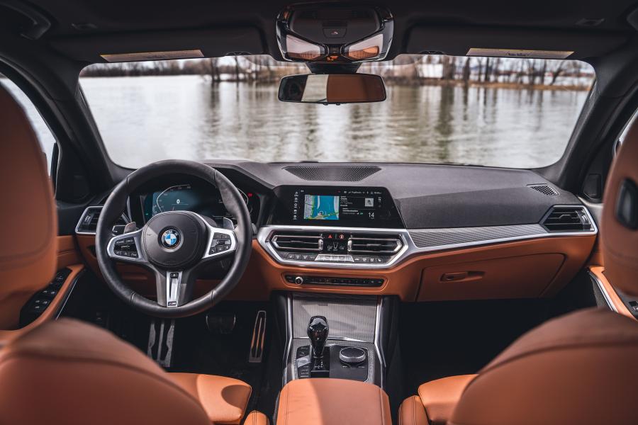 Торпедо BMW 330i M Sport xDrive (G20) 2019 года  (NA) (фото 23 из 27)